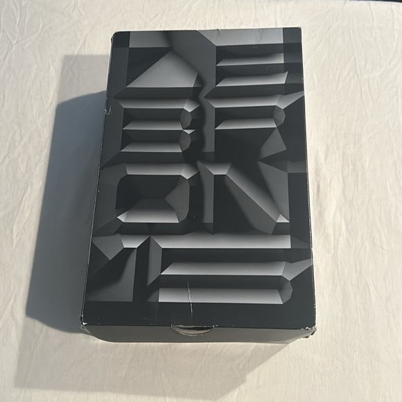 Nike LeBron 15 “City Edition” Wolf Grey/Metallic Gold Size Men 4 Youth Like new - Picture 16 of 16